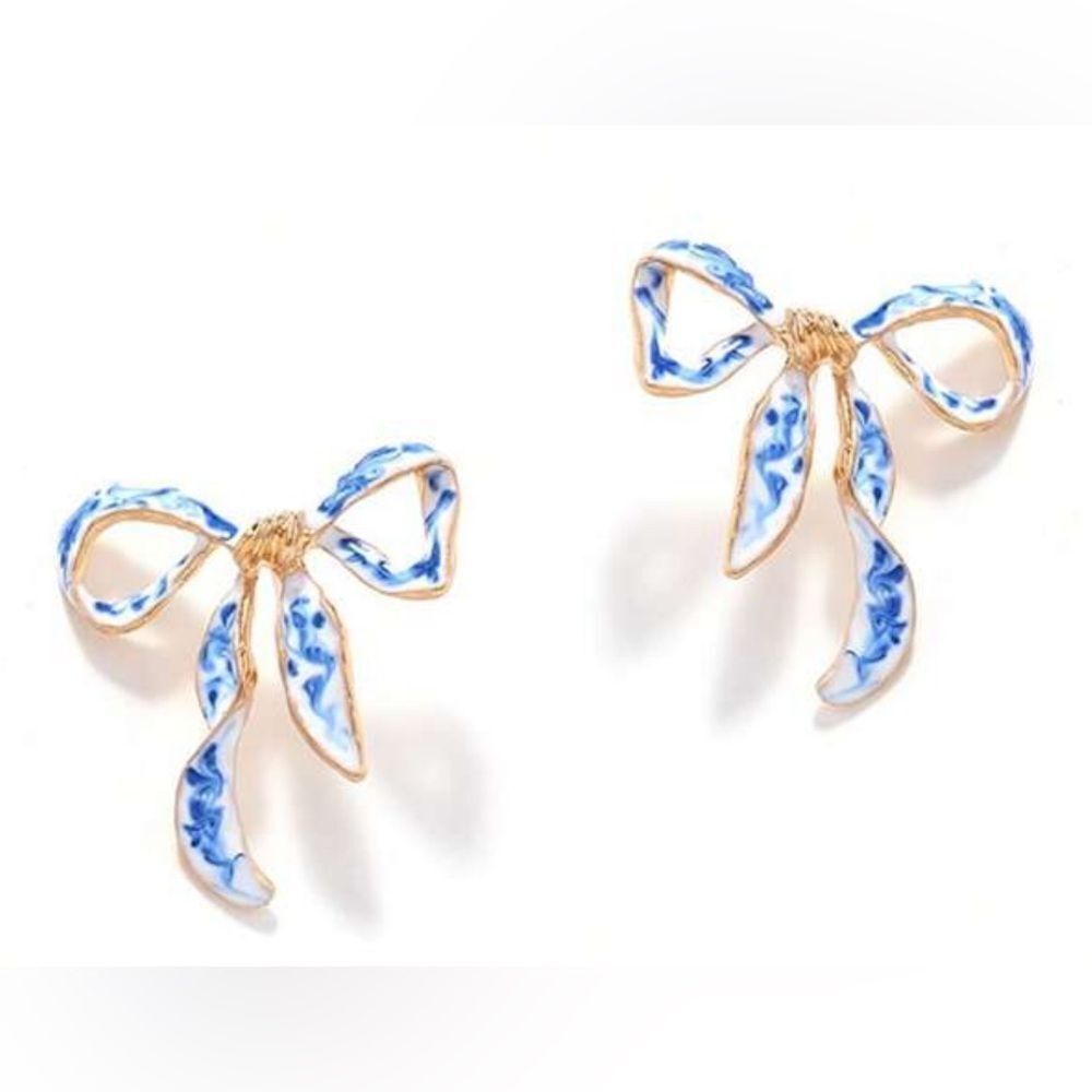 White Bow Earrings Q363